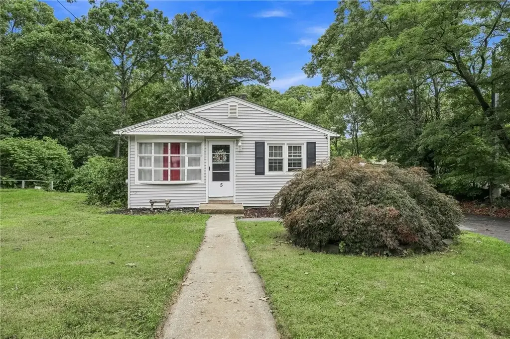 5 Packard Ave, Warwick