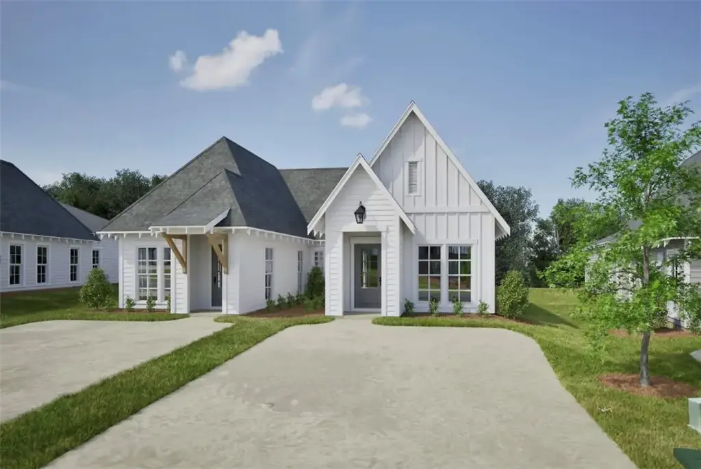 769 Brookstone Dr, Opelika