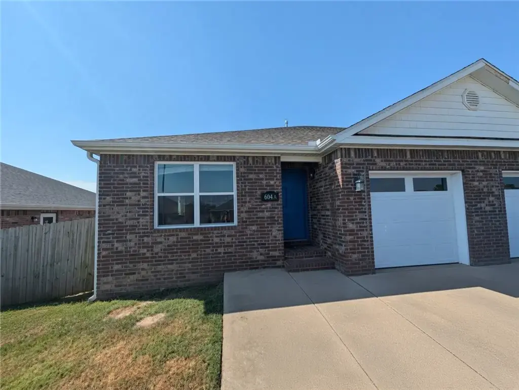 604 W Weymouth Court, Siloam Springs