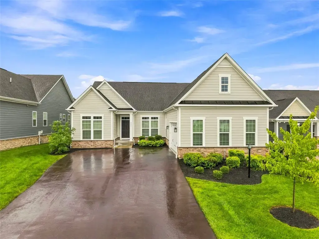 3035 Spruce Road , Pine