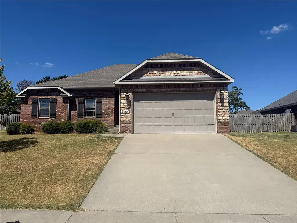1520 Amber, Centerton