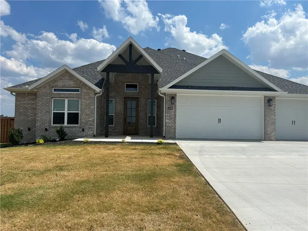 1230 Fierce Lane, Centerton