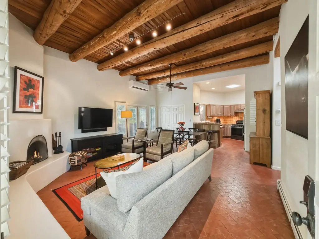 701 E Alameda # 4, Santa Fe
