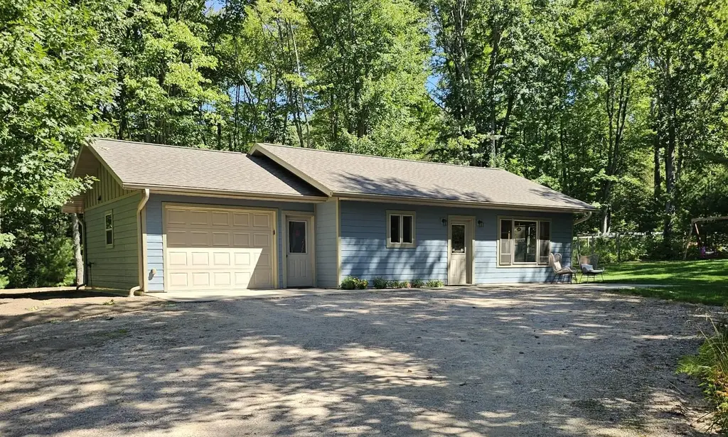 5700 Breezy Pine Rd, Rhinelander