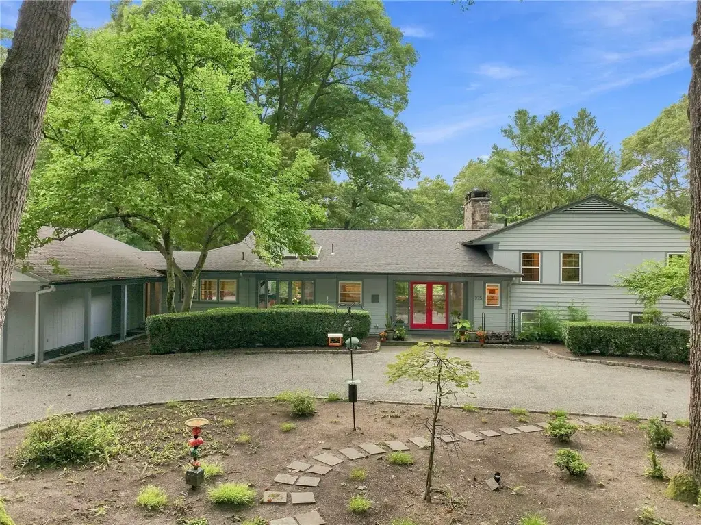 275 Forge Rd, North Kingstown