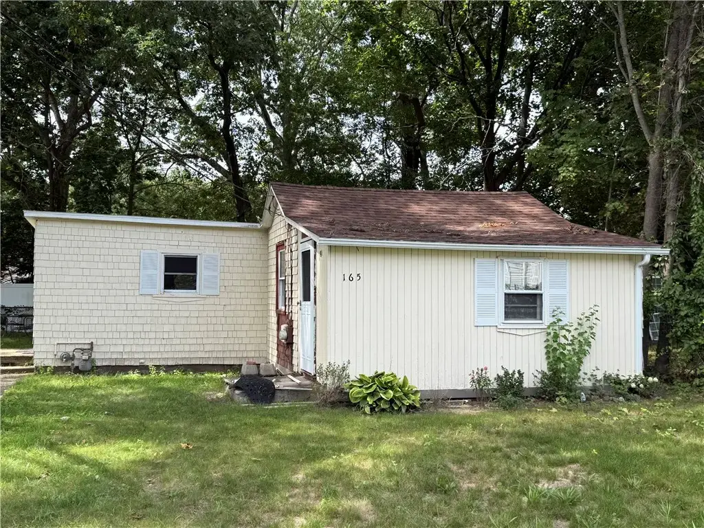 165 Canfield Ave, Warwick