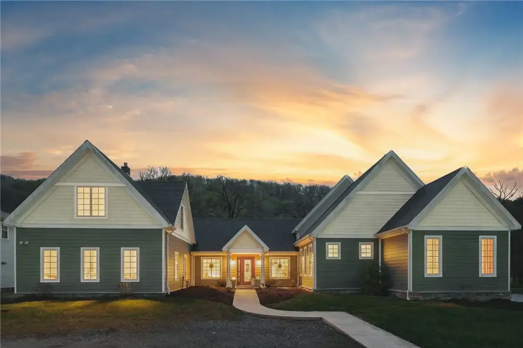 690 Main Street, Vintondale