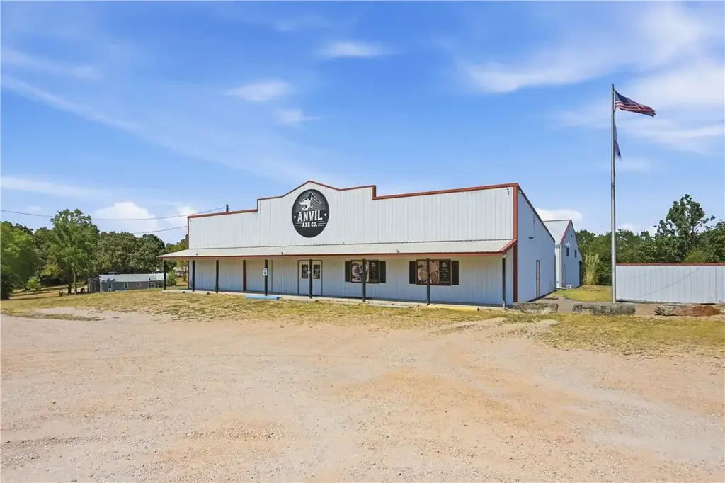 7837 Gateway Drive, Neosho