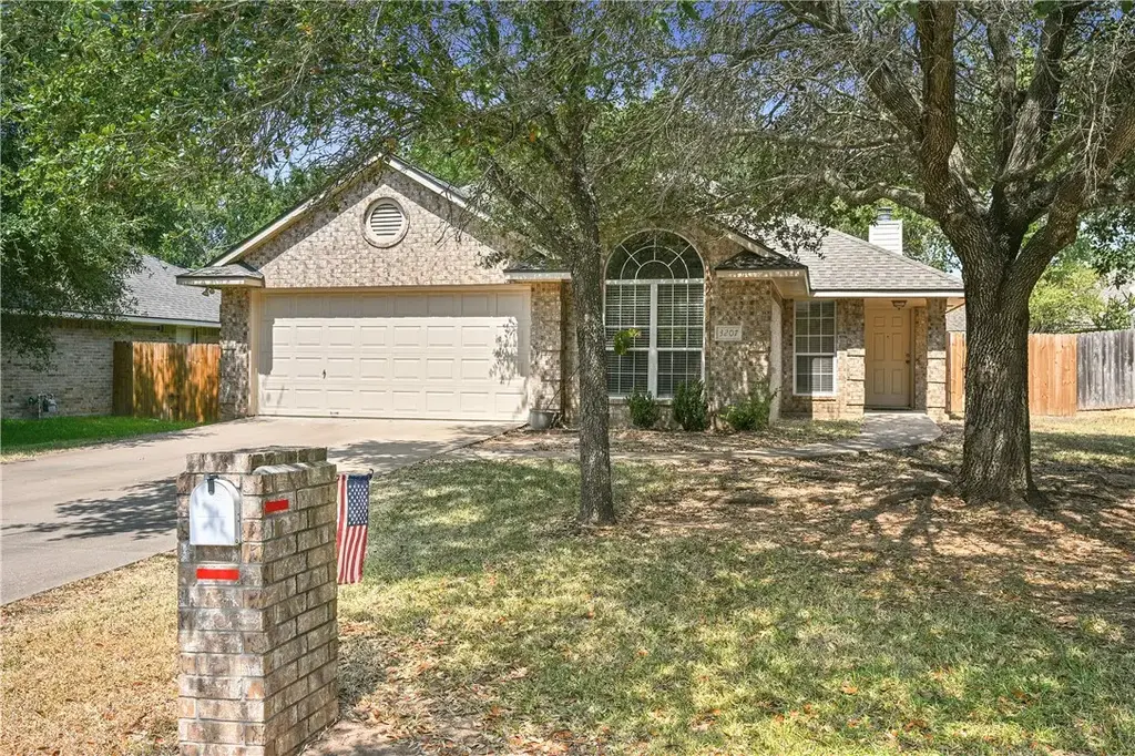 3207 Neuburg Court, College Station