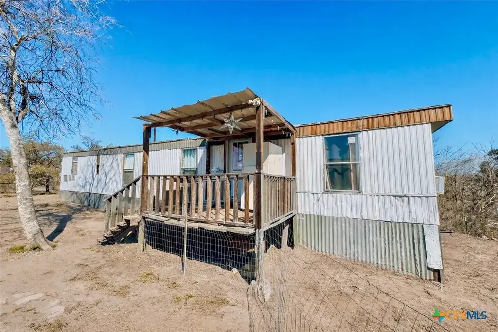 822 E Fannin Street, Goliad