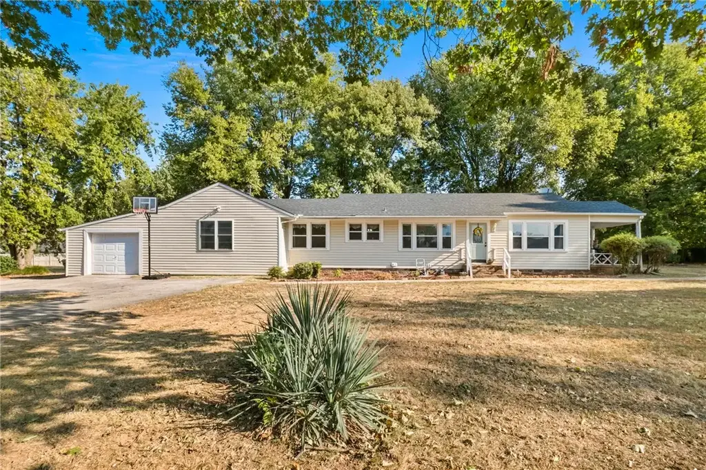 148 White Street, Farmington
