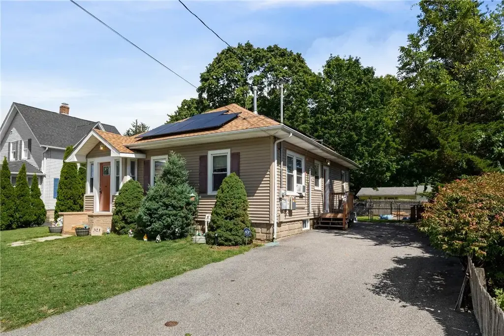 321 Church Ave, Warwick