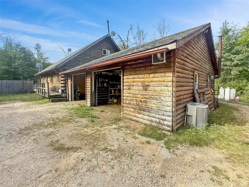 W11575 W 26th Lane, Pound