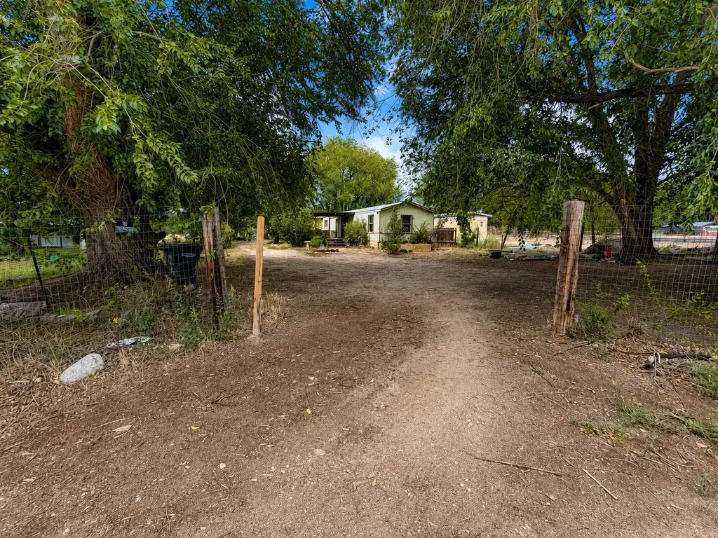 29 Private Dr, Chimayo