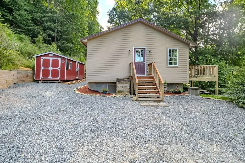 1401 Laurel Creek, Sugar Grove
