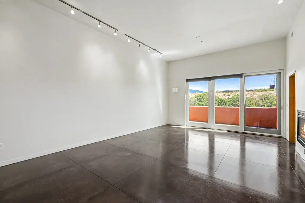 604 Avenida Villa Hermosa # 208, Santa Fe