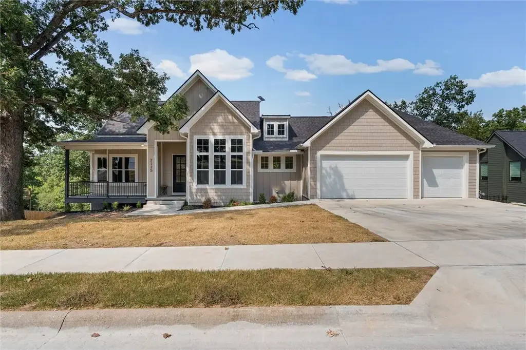 2125 Collins Drive, Pea Ridge