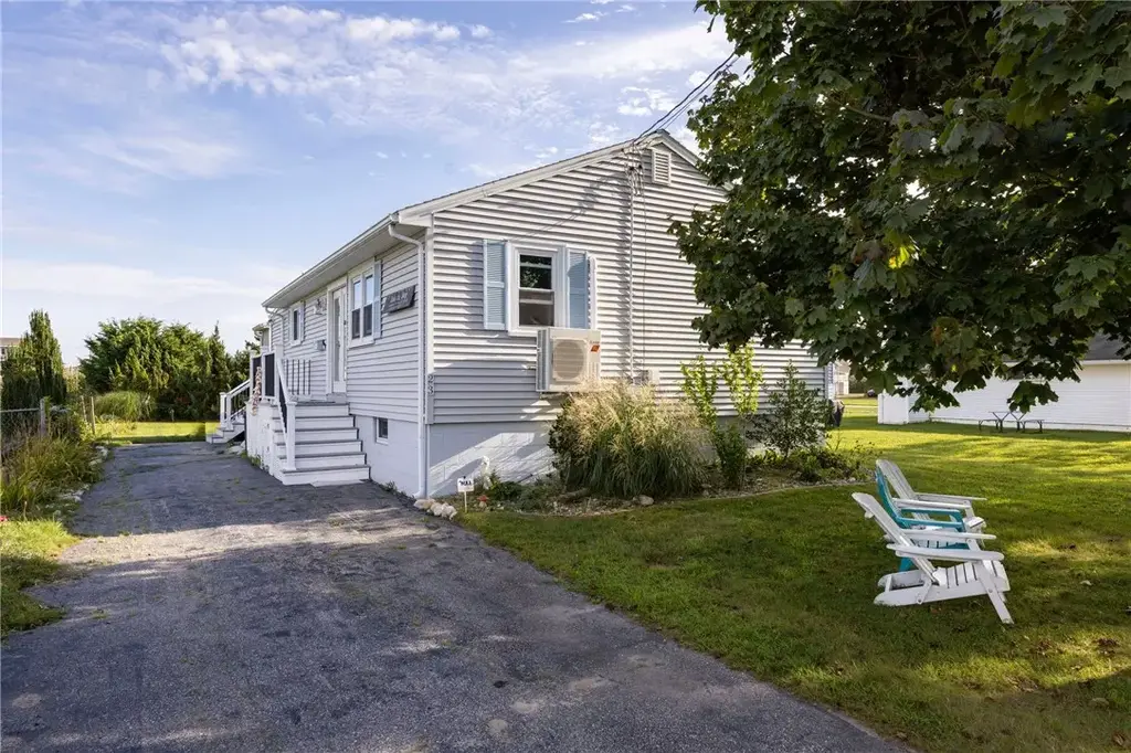 23 1st St, Westerly