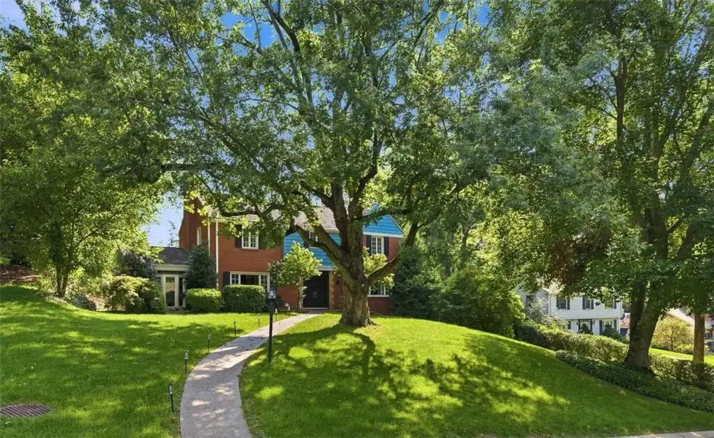 809 White Oak Circle , Mt Lebanon