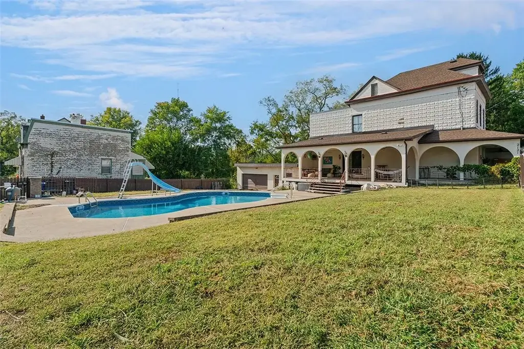 2121 Magnolia Street , Reserve