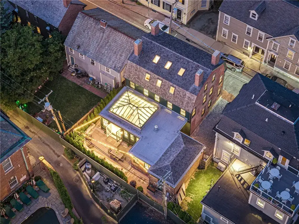 119 Spring St, Newport