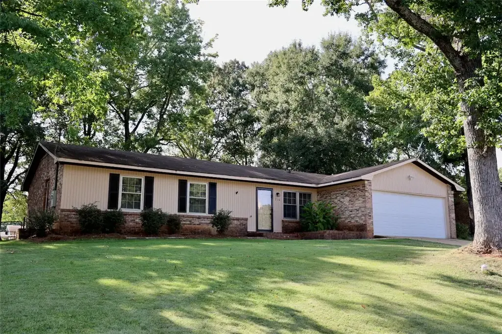 710 Farish St, Opelika