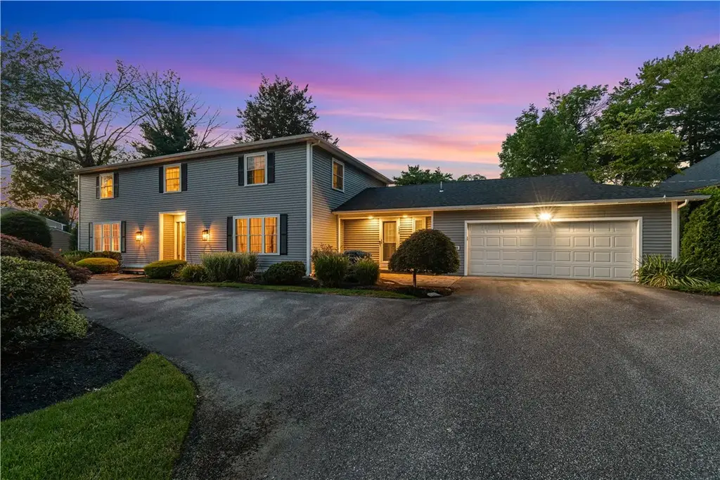 145 East Hill Dr, Cranston