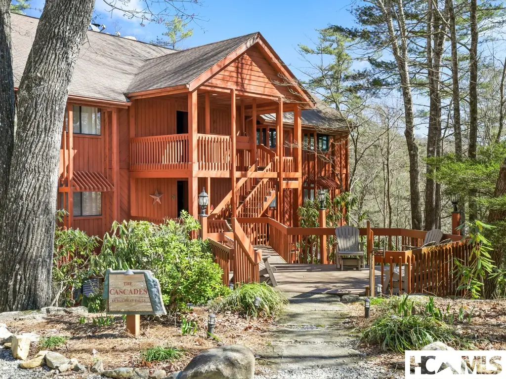 221 Toxaway Falls Drive 1a, Lake Toxaway