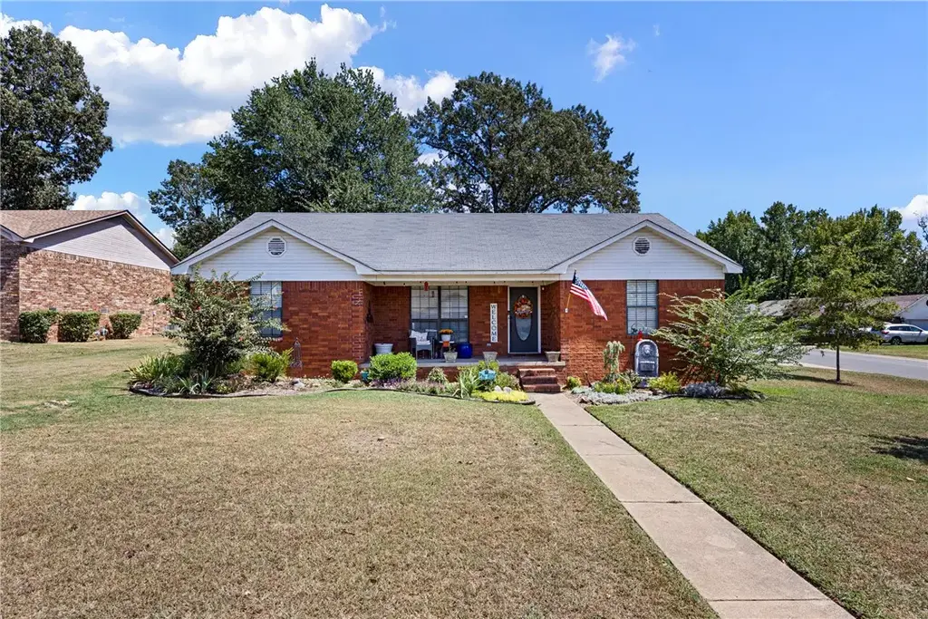 2111 S Ithaca Avenue, Russellville