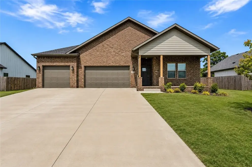 2208 Riggins Avenue, Pea Ridge
