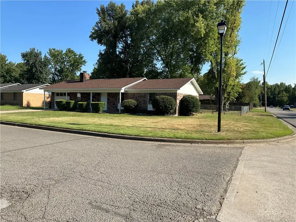 2102 E 14th Street, Russellville
