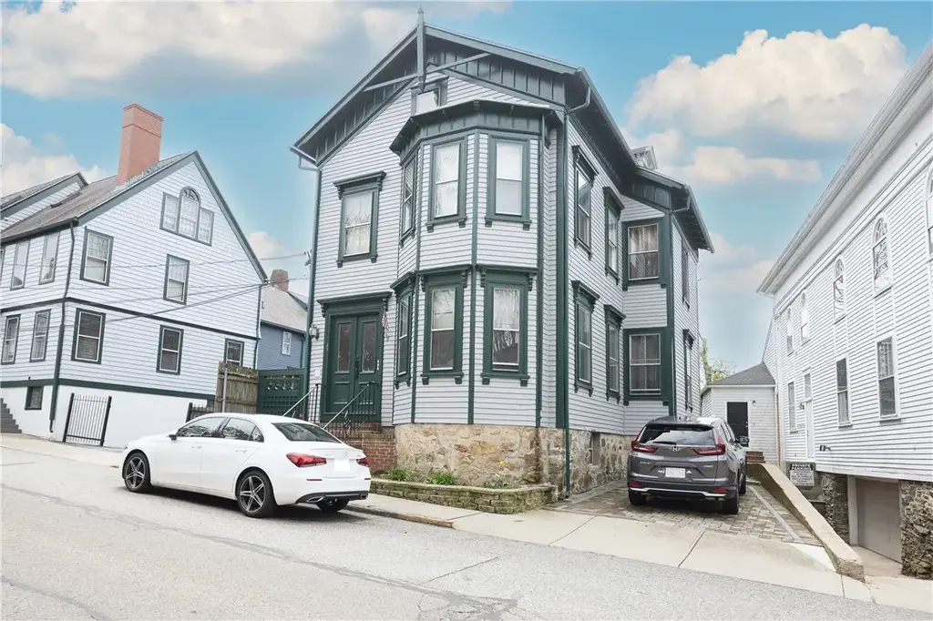 85 Mill St # 3, Newport
