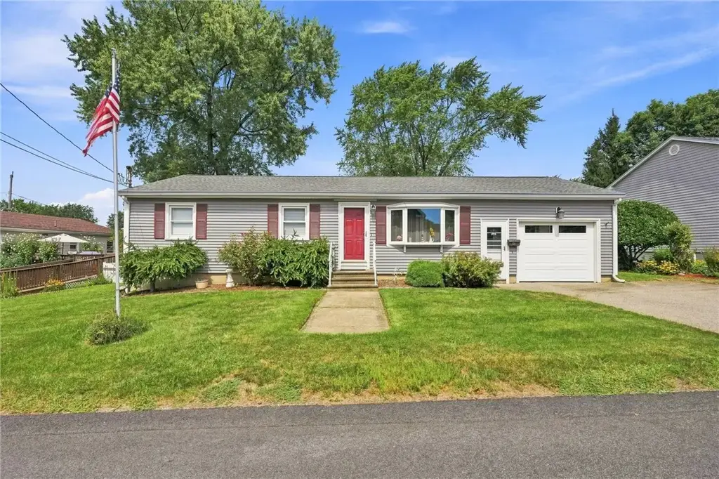10 Grant St, West Warwick