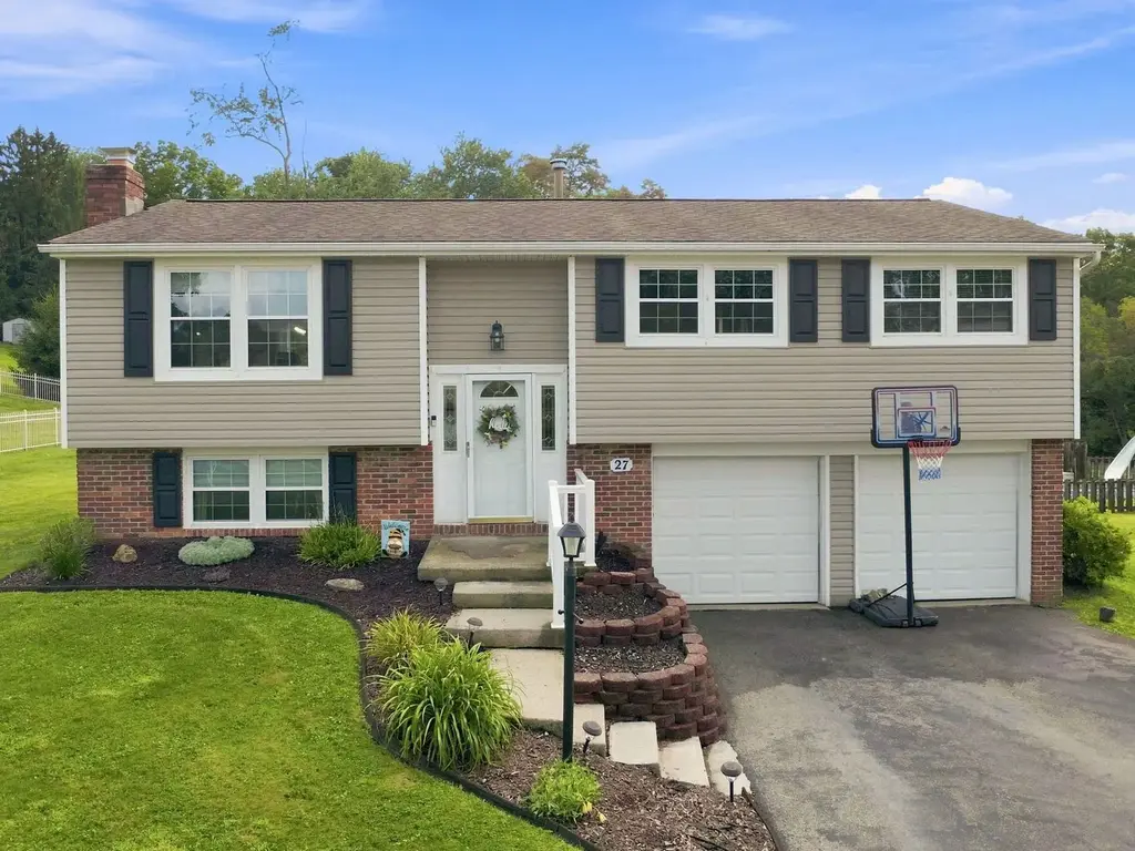 27 Pheasant Run Drive, Penn