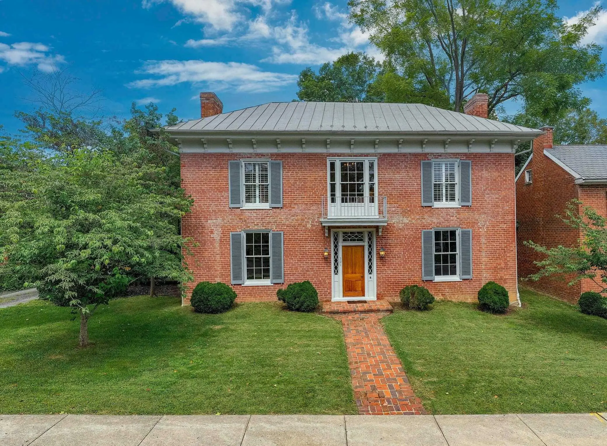 321 Main St S, Lexington