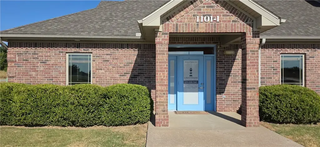1101 N Progress, Siloam Springs