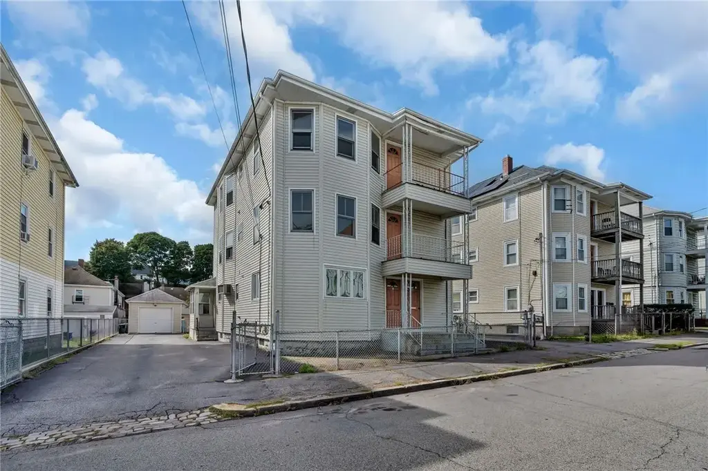 6 Henry St, Central Falls