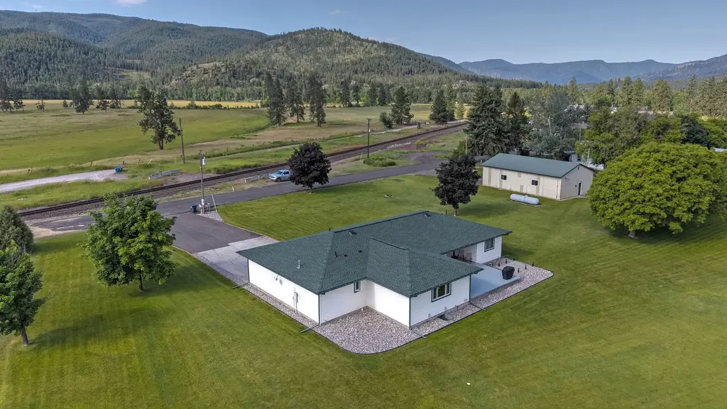 23588 Mullan Road, Huson