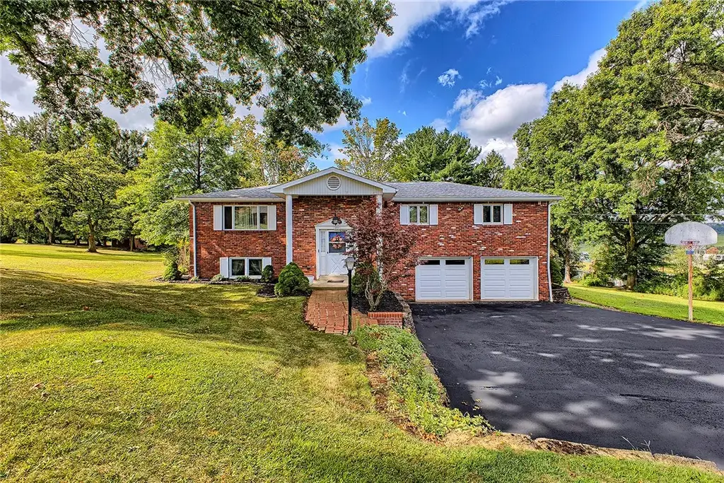 112 Friendship Lane, Hempfield