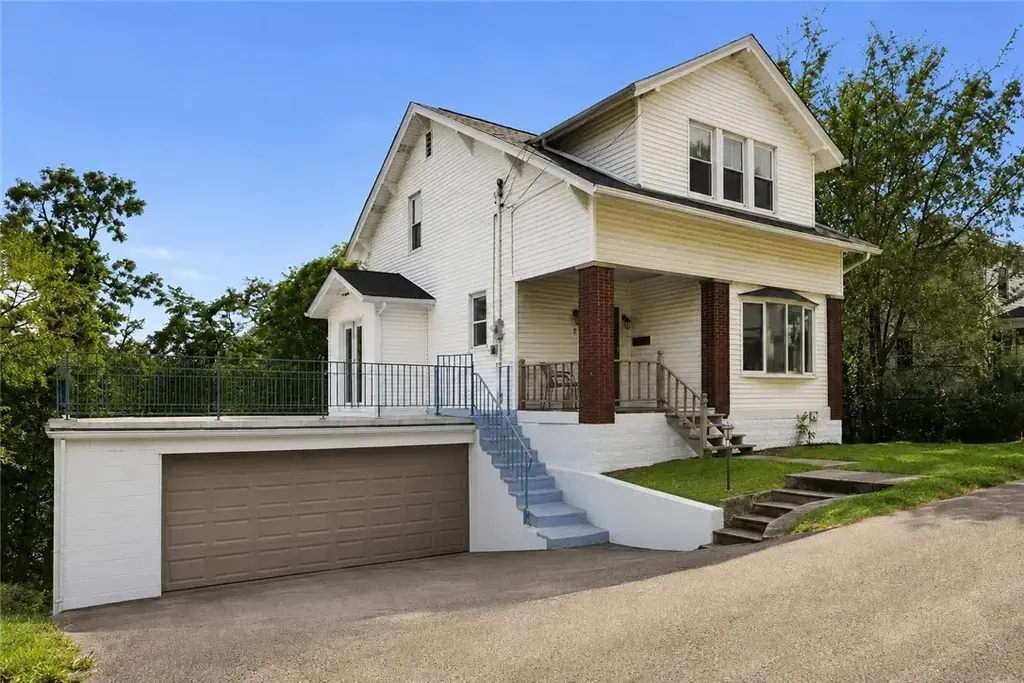 9 Pioneer Avenue , Ross