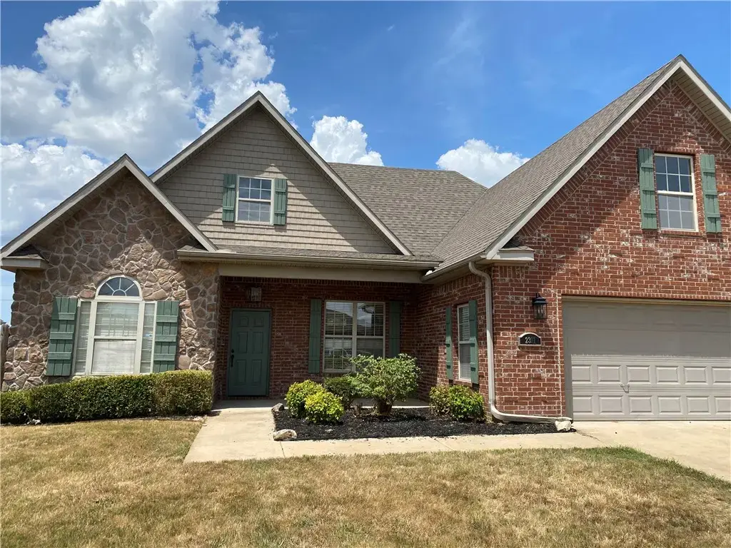 2311 N Cornwall Avenue, Fayetteville