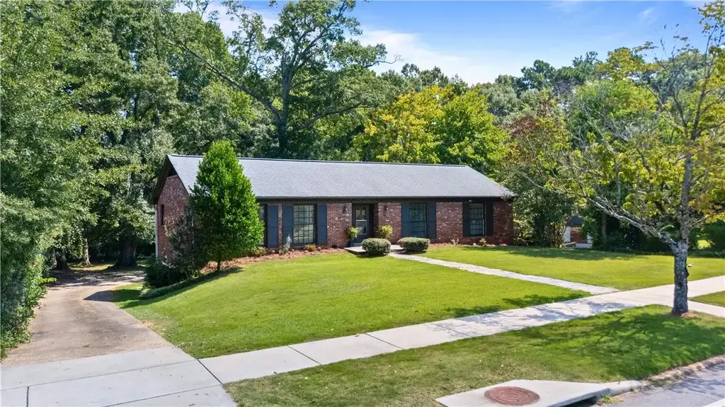 801 N 10th St, Opelika