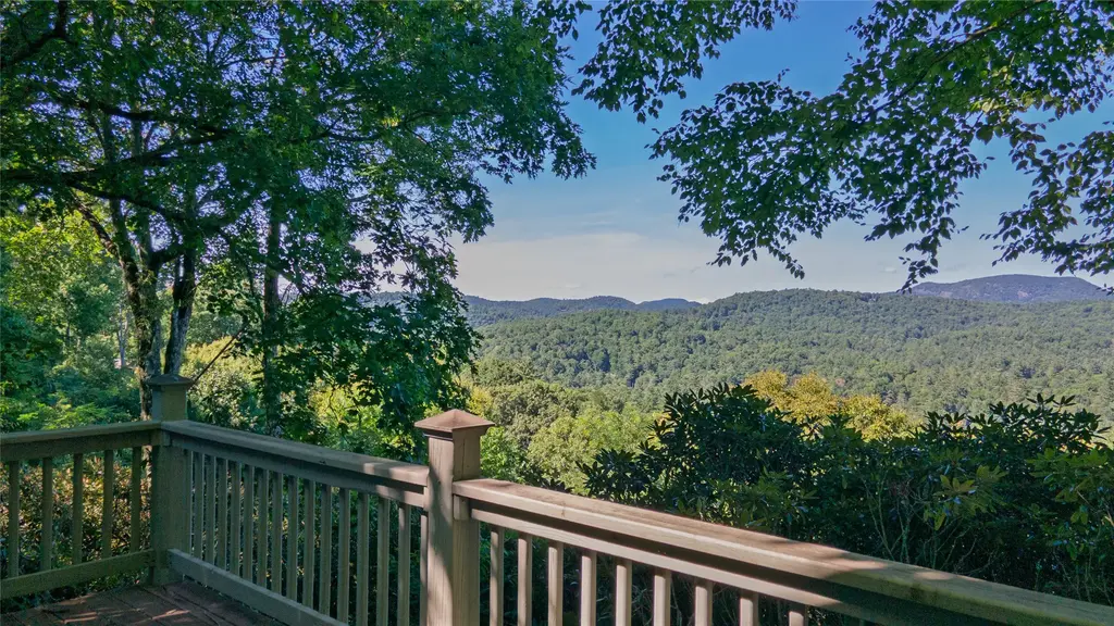 229 Lucerne Drive, Highlands
