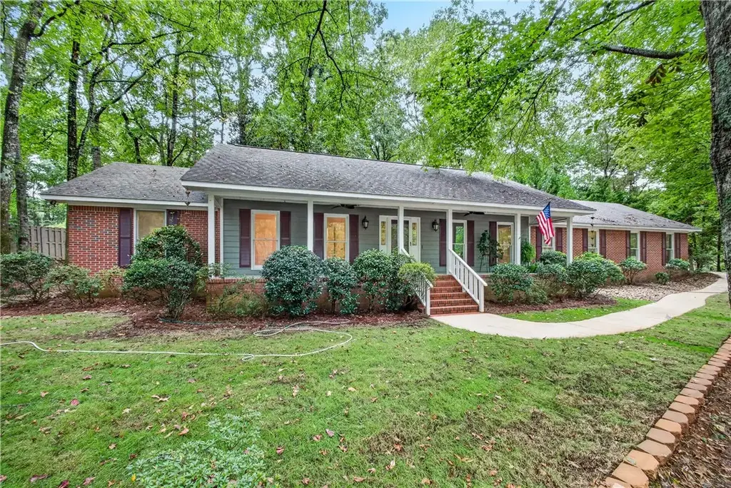 507 Camelot Way, Opelika
