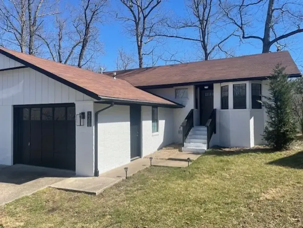 2300 Oakwood Avenue, Bentonville
