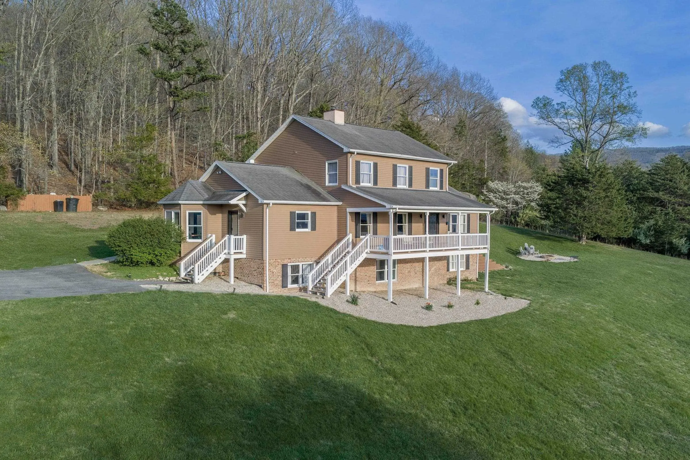 377 Rattler Rd, Vesuvius
