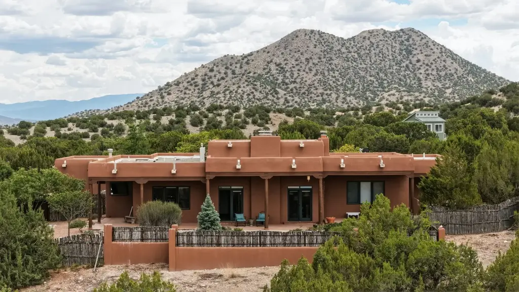 157 Silver Hills Road, Santa Fe