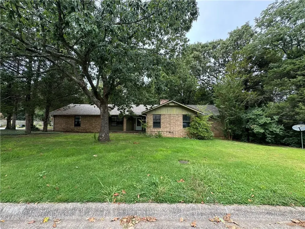 2405 E Gentle Oaks Lane, Fayetteville