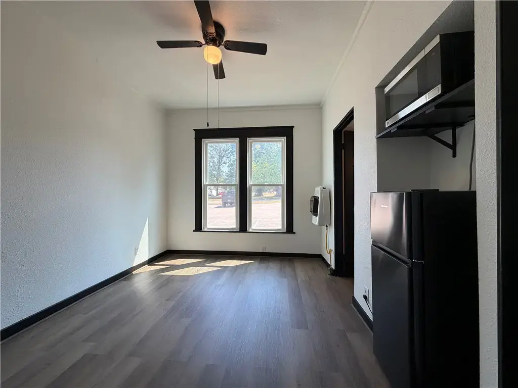401 E Twin Springs Street 3, Siloam Springs
