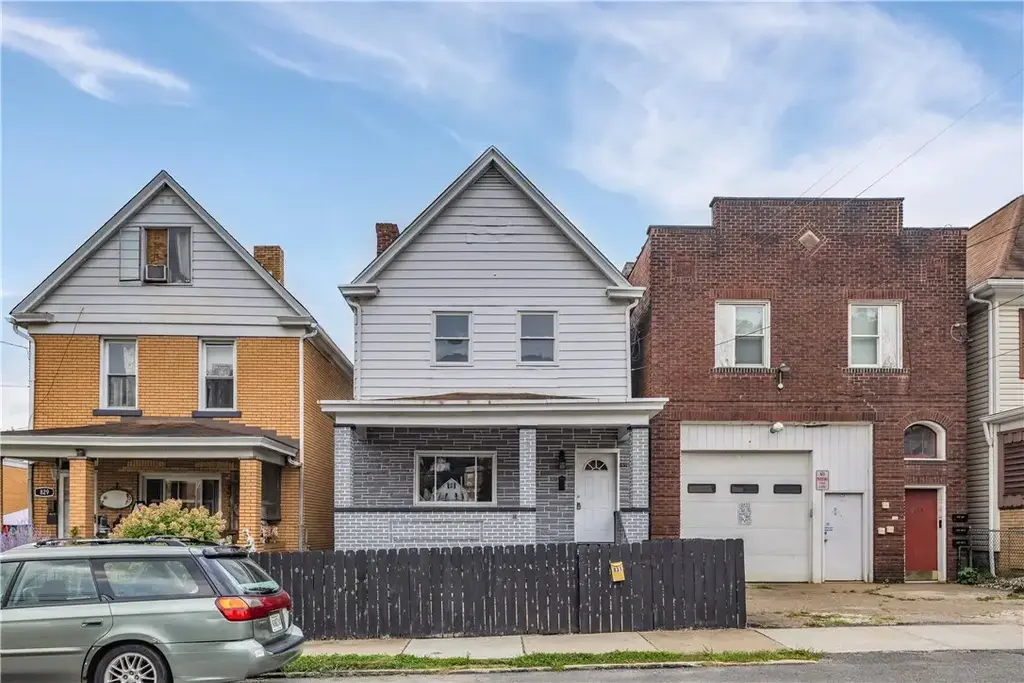 831 Woodward Avenue , Stowe